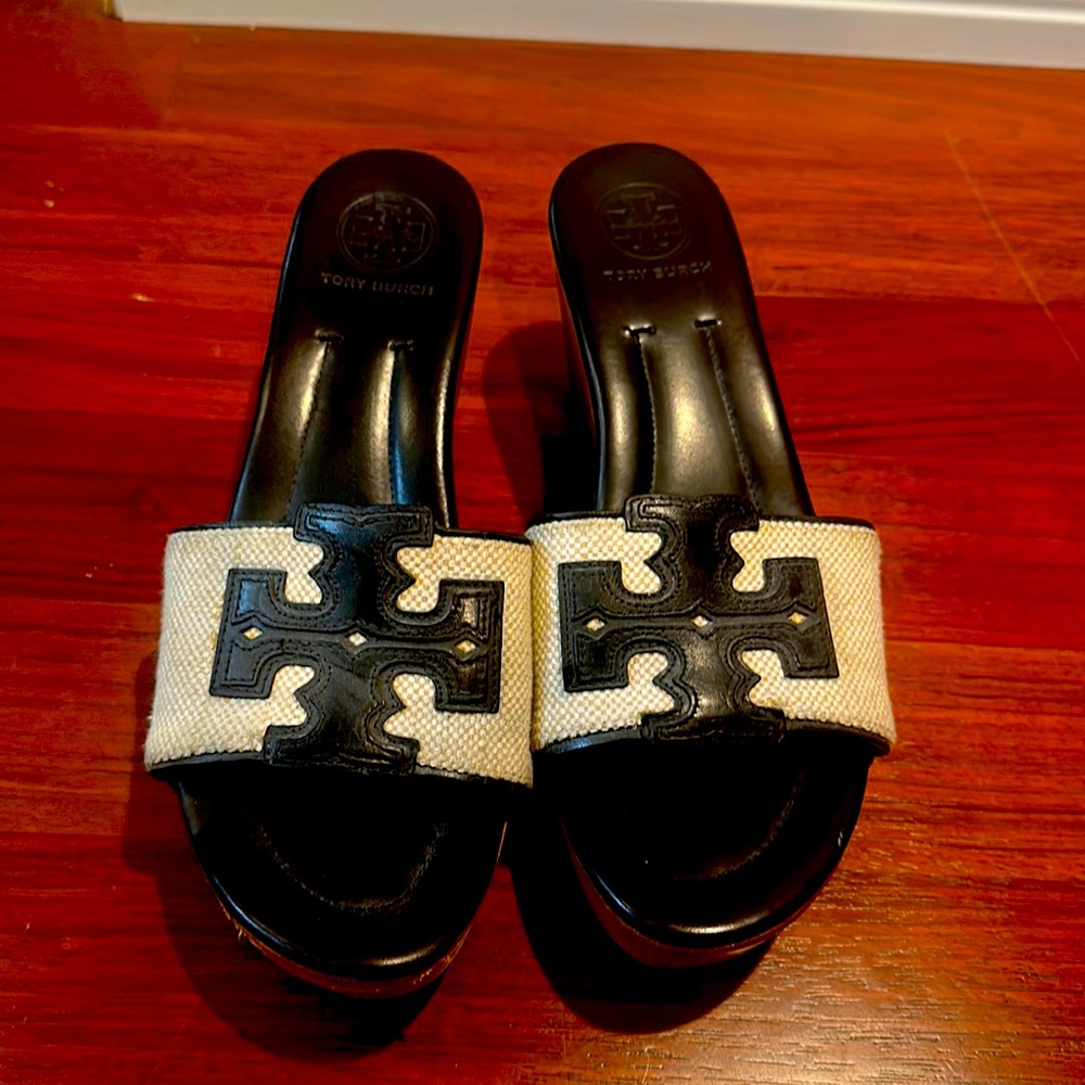 Tory platform shoes perfect for summer!